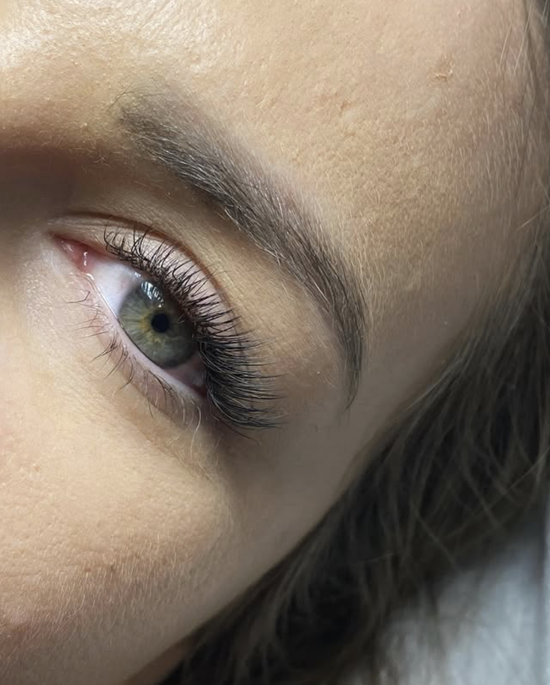 Rzęsy objętościowe - elegancki styl